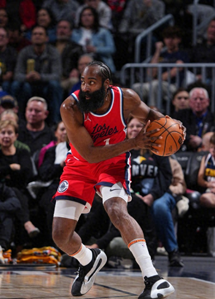 关于赛地聚焦：NBA总决赛赛后热度飙升；菲尼克斯太阳官宣签约；引发热议；临场指挥获称赞的信息